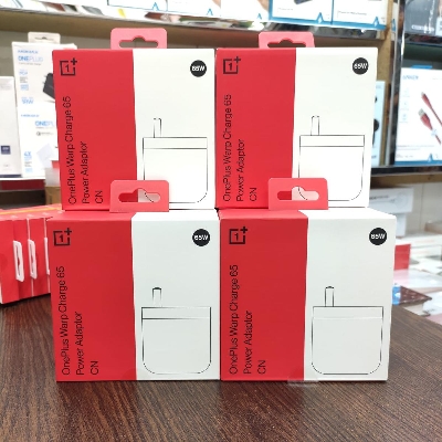 Picture of origenal OnePlus Warp Charge 65W Power Adapter