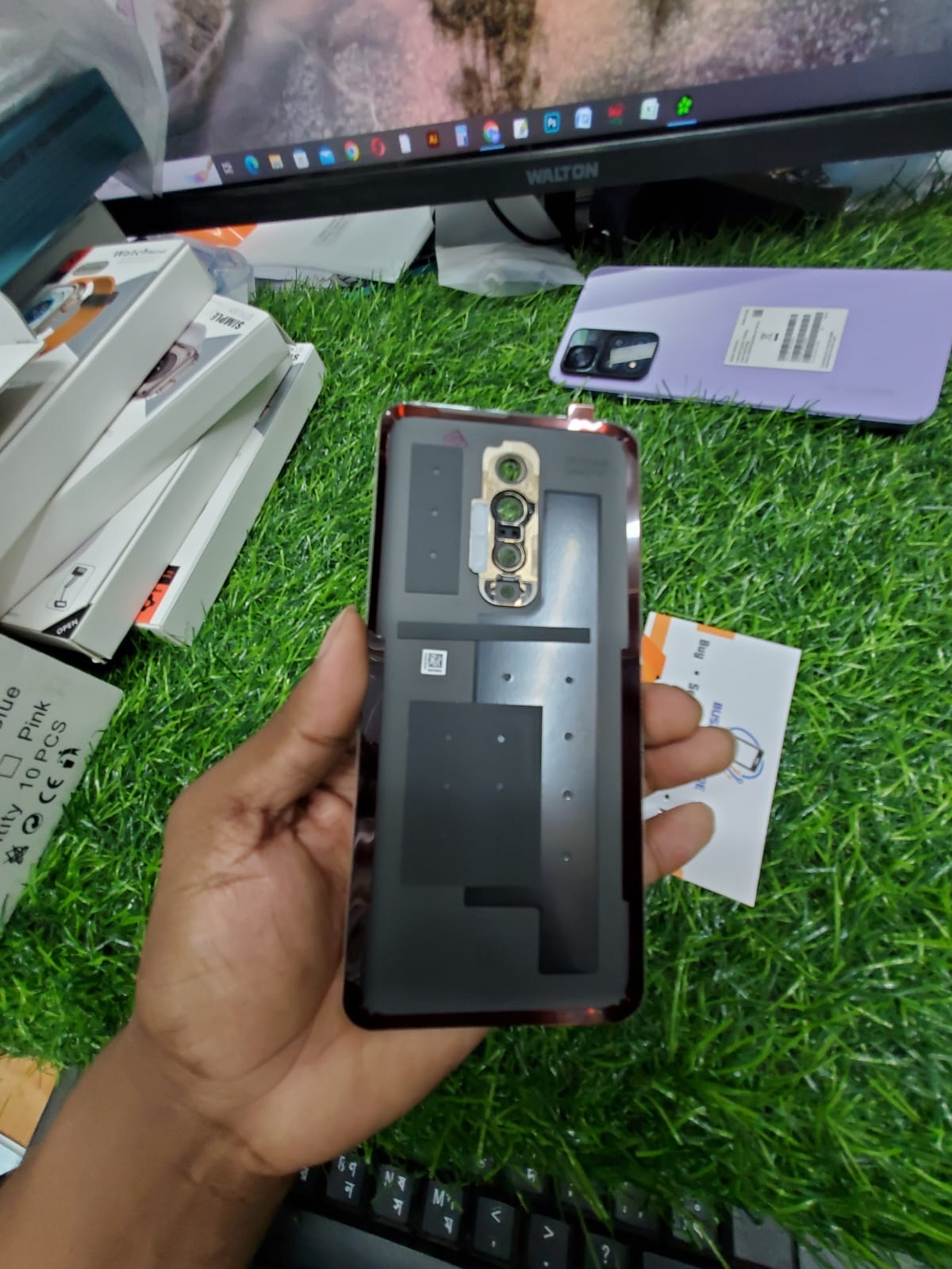 Picture of Origenal oneplus 7T pro battery door cover back panel