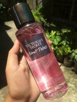 Picture of Victoria's Secret Velvet Petals Fragrance Mist,250ml