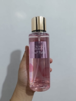 Picture of Victoria's Secret Velvet Petals Fragrance Mist,250ml