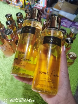 Picture of Victoria's Secret Coconut Passion Fragrance Mist (250ml) |