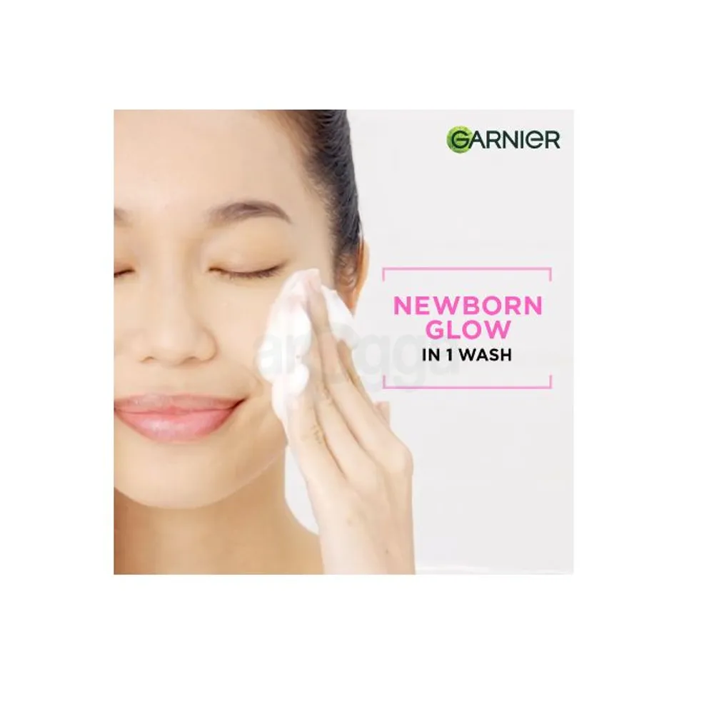 Picture of Garnier Skin Naturals Sakura Glow Hyaluron Face Wash 100ml