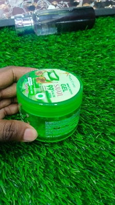 Picture of moisturizing Pretty Cowry 99% Aloe Vera Shooting Gel