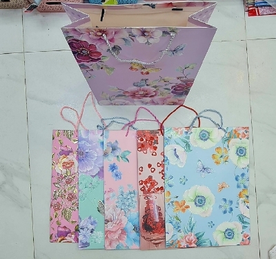 Picture of 3D Paper Gift Bag 16'.5x12"x5"birthday marriage Day valentine Day all occasion gift- big sizeZipper Bag