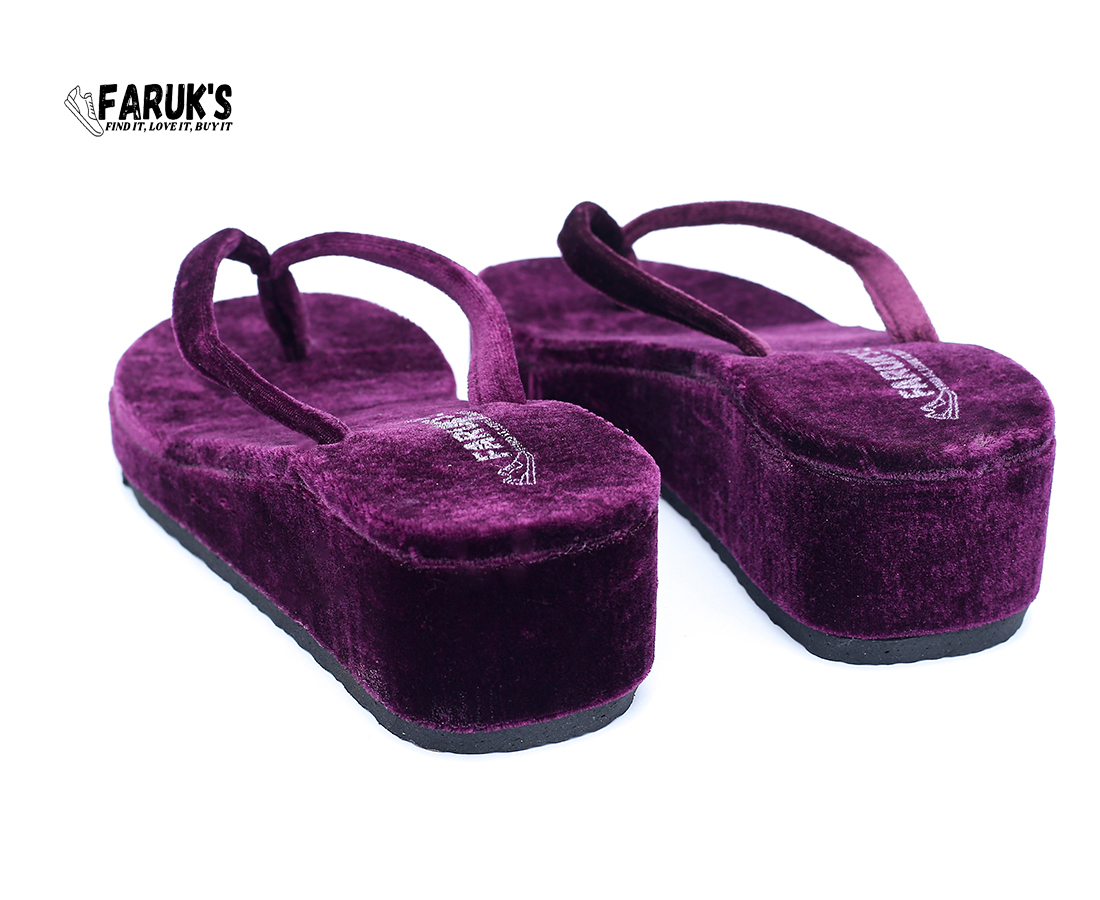 Picture of New Trendy Women And Girls Flat Sandals For Casual Look In Slide Kickonn sandals ,Slide,Clogs and designable sandals for Women's and Girl's, Women's sandals , summer shoes, beach shoes