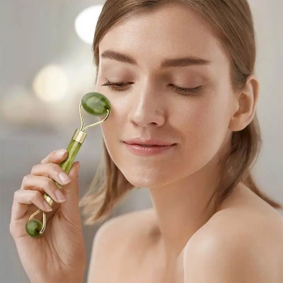 Picture of Green Natural Jade Massage Spa Rollers + Gua Sha Board Scrapers Set for face body relaxation anti-aging message