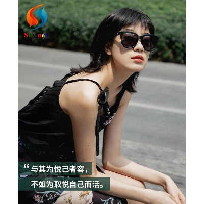 Picture of Classic Sunglasses Fashionable Design For Women
