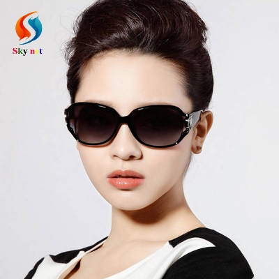 Picture of Classic Sunglasses Fashionable Design For Women