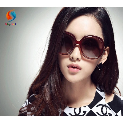 Picture of Classic Sunglasses Fashionable Design for Women