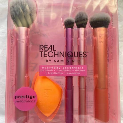 Picture of Real Techniques makeup Brush & Puff Set