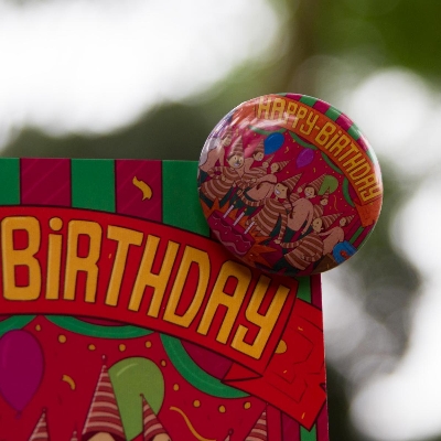 Picture of Sevendaysnotes Happy Birthday Badge - 10pcs