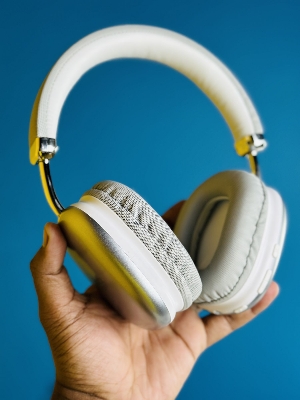 Picture of Hoco W35 Wireless Headphone- Silver Color \No product will be return after The Seal is broken