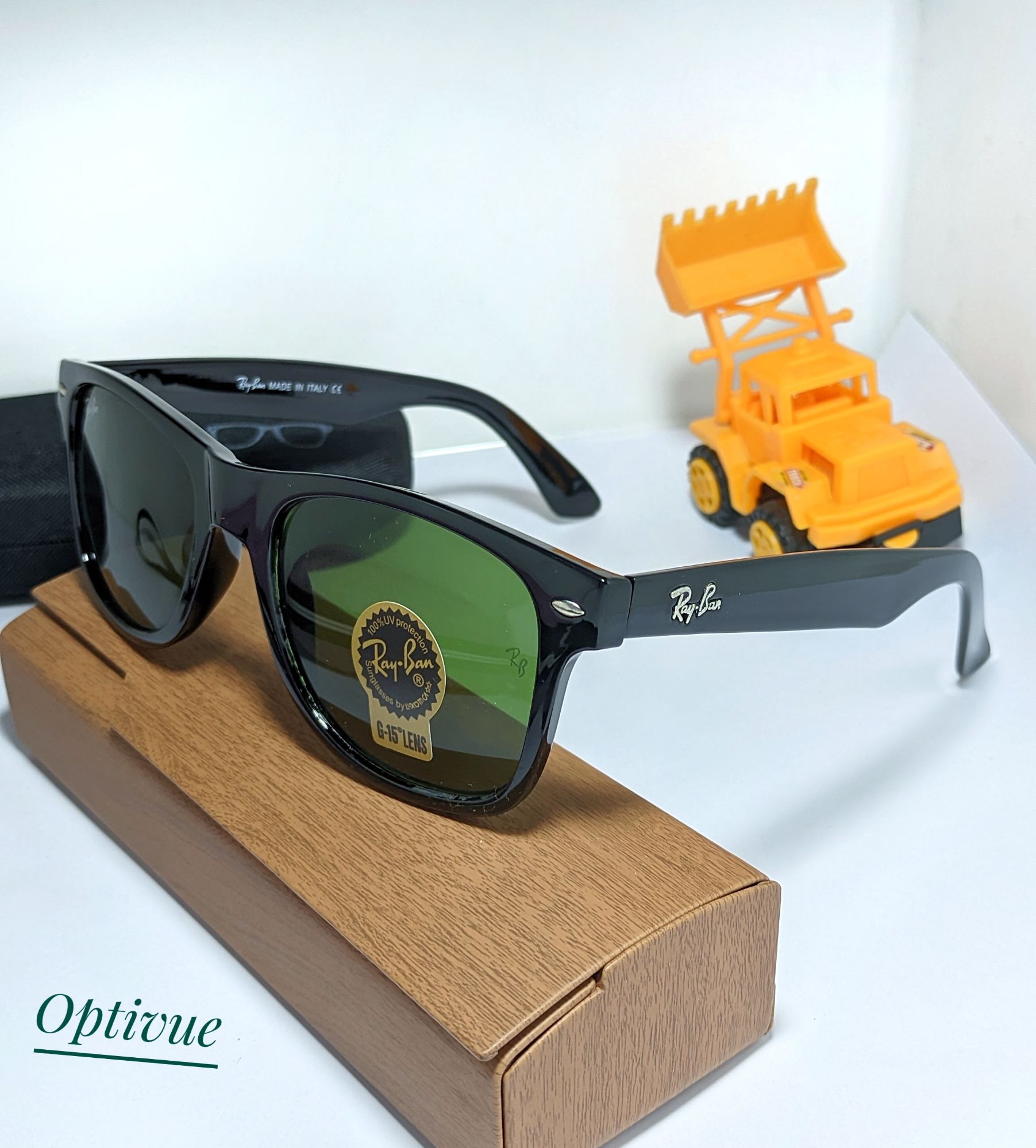 Picture of Ray ban Stylish Fashionable Sunglass for men black color