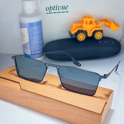 Picture of Sunglasses 2024 Fashion Small Box Metal Frame Rectangle Glasses