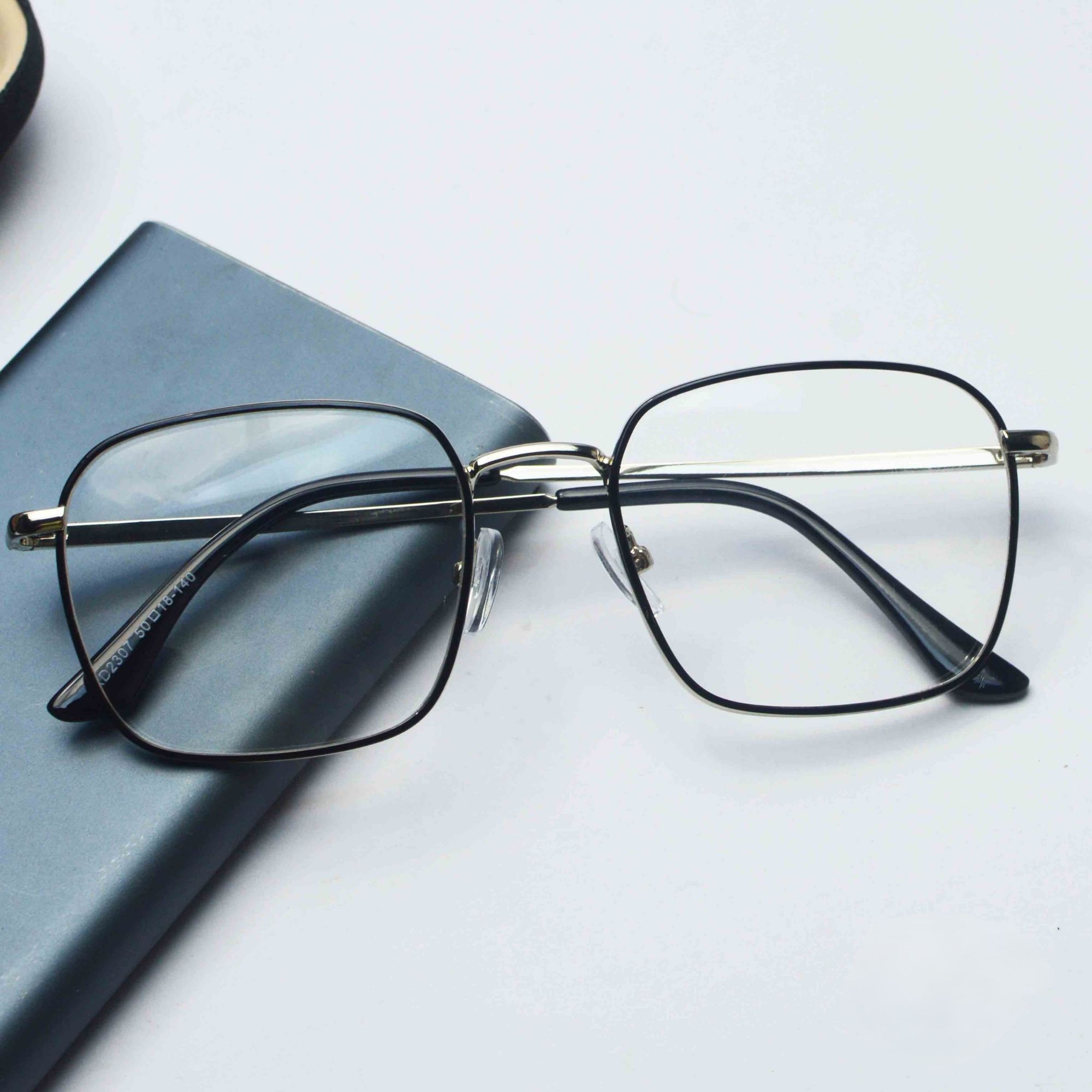 Picture of Eyewear Black Metal Square Shaped Retro Classic Glass Frame Men Women Spectacle Frame Reading glass Unisex Optical Eyewear