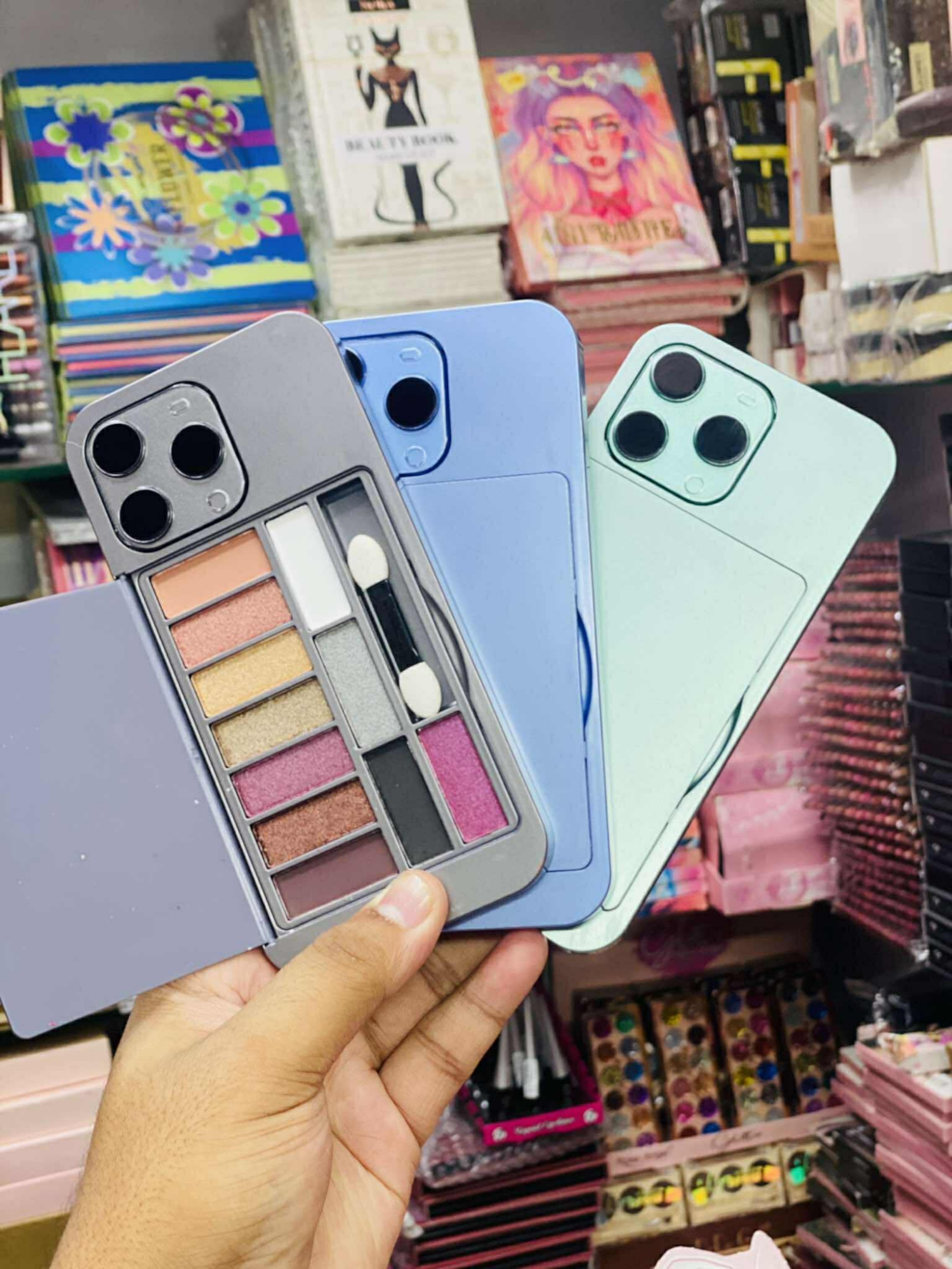 Picture of I phone Eyeshadow Palette Private Label Makeup Sets