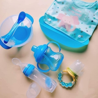 Picture of 6-piece baby feeding set with essential accessories. Includes a sucker bowl set,mam Pot, Slicon spoon Fider,Friut Pacifer& Bibs