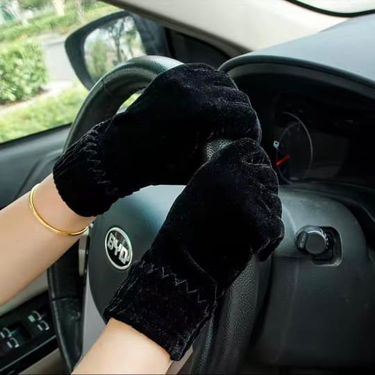 Picture of Elegant Velvet Gloves – Soft, Stylish & Comfortable Handwear for All Occasions