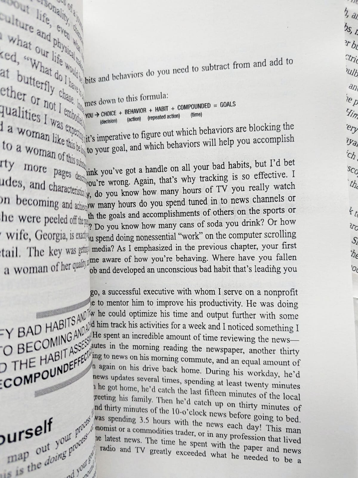 Picture of The Compound Effect by Darren Hardy - Premium - Paperback