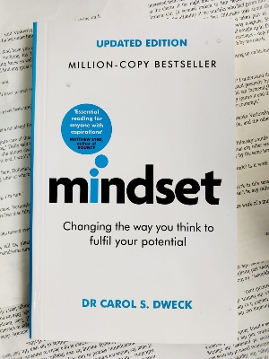 Picture of Mindset: The New Psychology of Success by Carol Dweck (Paperback)