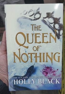 Picture of The Queen of Nothing (The Folk of the Air, 3) by Holly Black - Yellow- Paperback