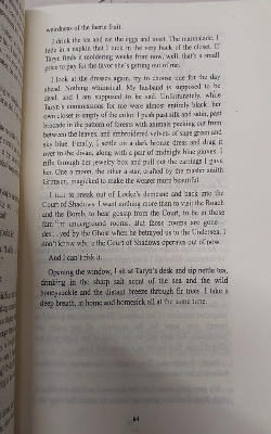 Picture of The Queen of Nothing (The Folk of the Air, 3) by Holly Black - Yellow- Paperback
