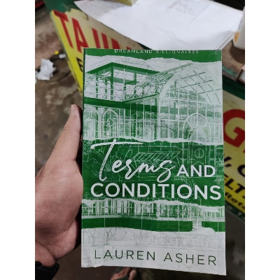 Picture of Terms and Conditions: The TikTok sensation! Meet the Dreamland Billionaires by Lauren Asher