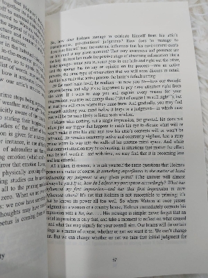 Picture of Mastermind: How to Think Like Sherlock Holmes by Maria Konnikova - Premium Quality - Paperback