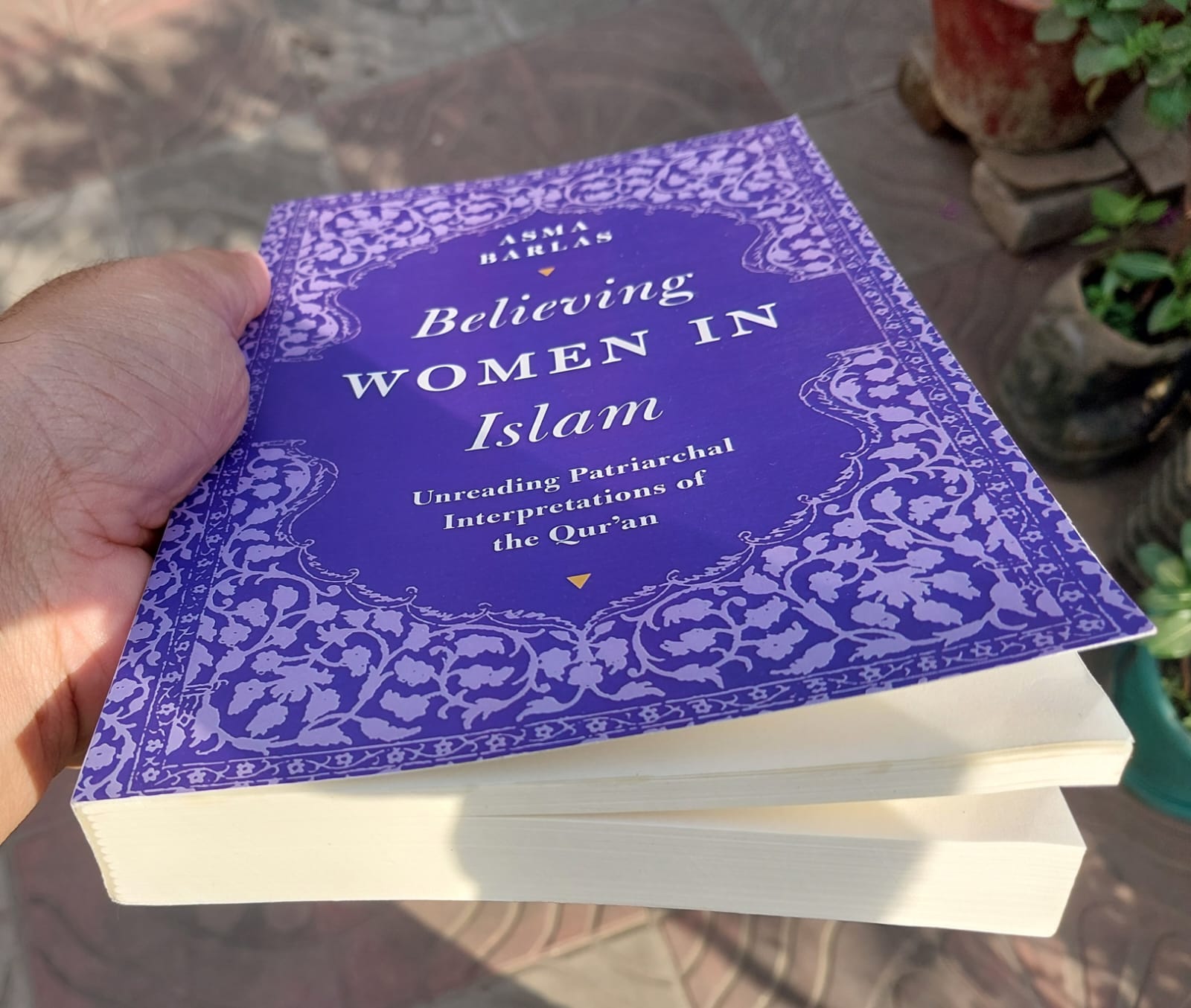 Picture of Believing Women in Islam: Unreading Patriarchal Interpretations of the Q'uran by Asma Barlas - Premium - Paperback