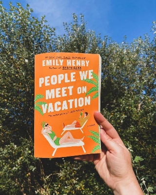 Picture of People We Meet on Vacation by Emily Henry - Premium - Paperback