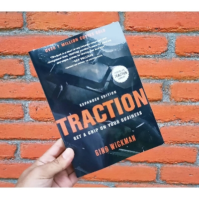Picture of Traction: Get a Grip on Your Business by Gino Wickman - Paperback