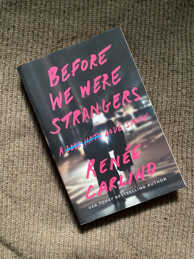 Picture of Before we were strangers by Renée Carlino - Premium - Paperback