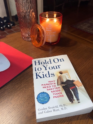 Picture of Hold on to Your Kids by Gabor Maté and Gordon Neufeld - Premium - Paperback