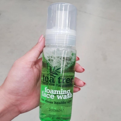 Picture of International UK product Tea tree foaming face wash used for male/ female - 200 ml