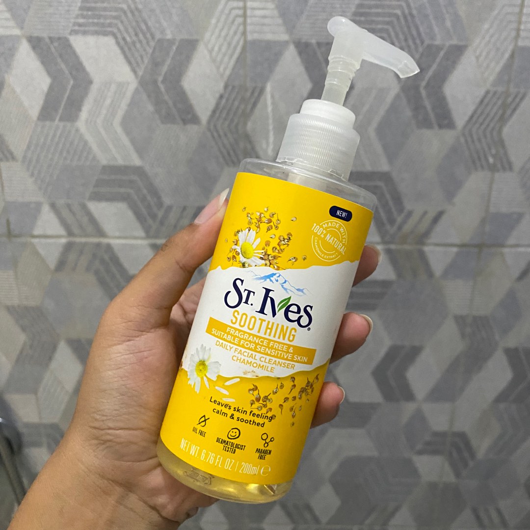 Picture of International European product skin care ST.Ives Soothing face wash used for male/female - 200 ml