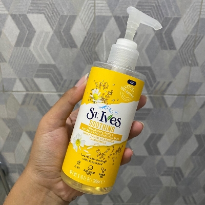 Picture of International European product skin care ST.Ives Soothing face wash used for male/female - 200 ml