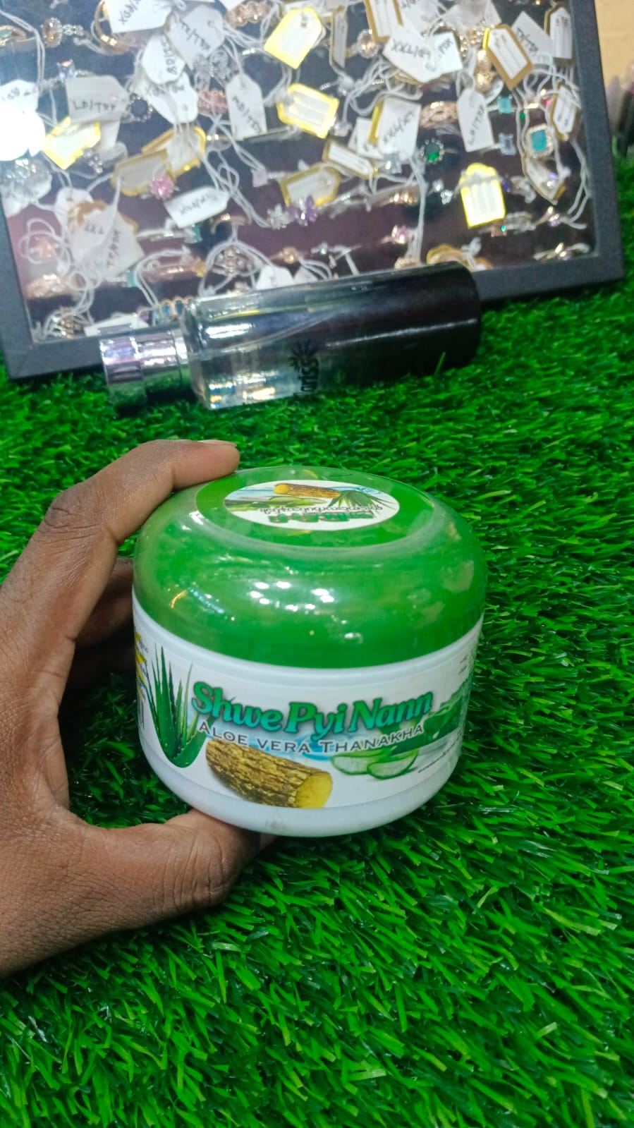 Picture of International Myanmar product skin care shaw pyi nann used for male female - 50 gm