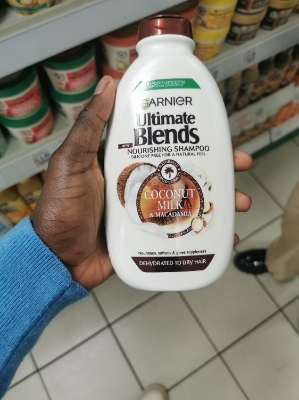 Picture of International Italian product hair care item Garnier shampoo used for male/ female - 400  ml