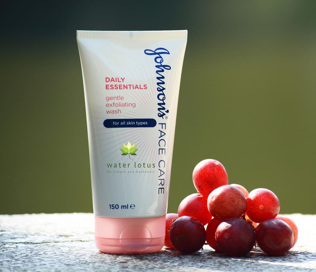 Picture of International France product Johnsons daily Essentials face wash used for male female - 150  ml