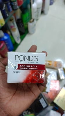Picture of 35 gm Ponds Age Miracle Wrinkle Corrector day cream Indian product used for female
