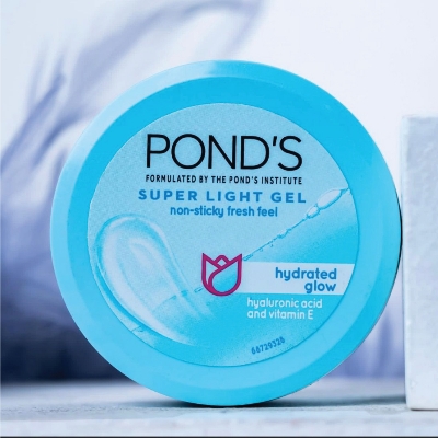 Picture of 50 ml Ponds hydrate glow super light gel Indian product used for male female