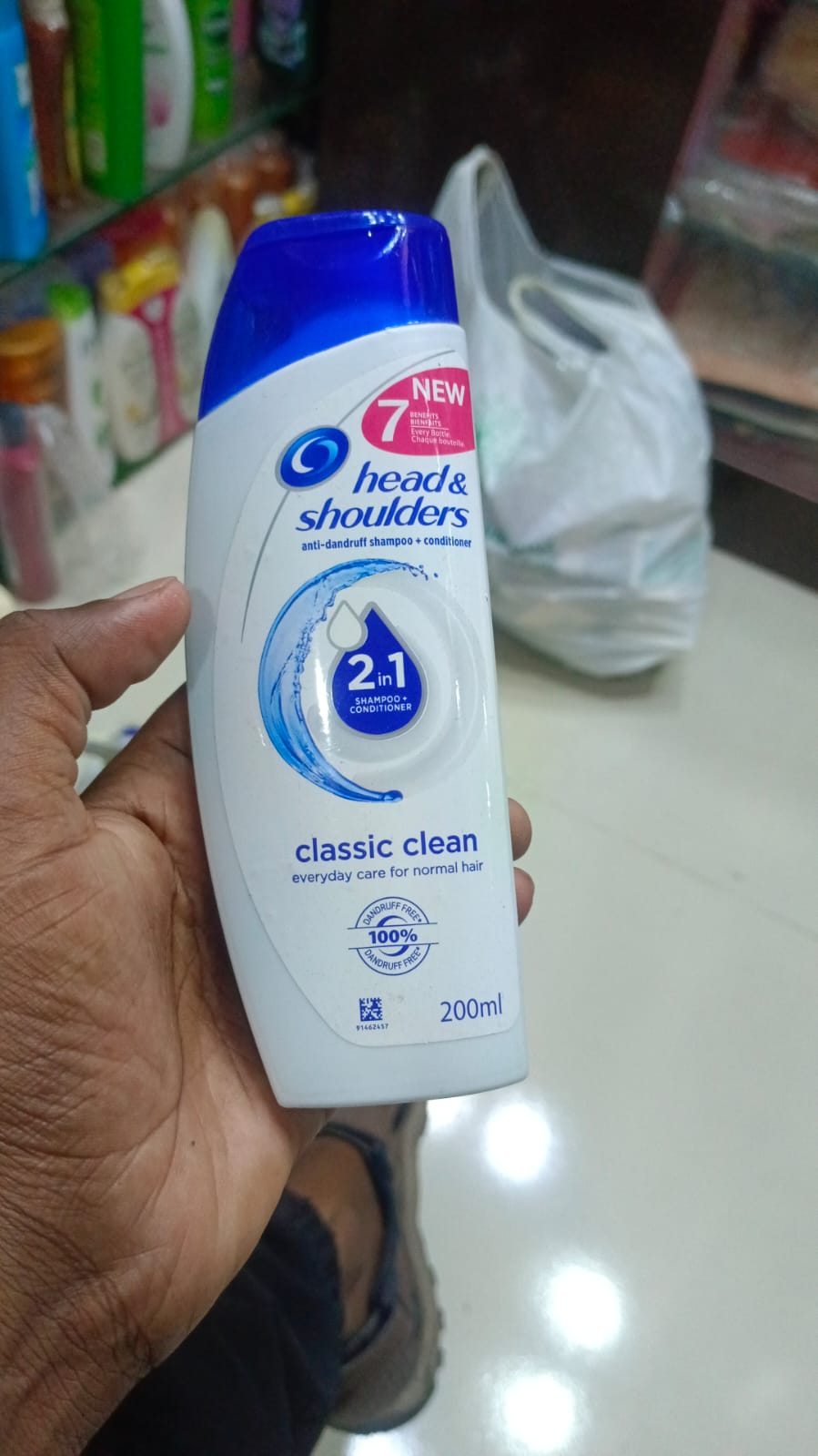 Picture of 200 ml head & shoulders Classic clean 2 in 1 shampoo + conditioner European country product used for male female