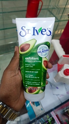 Picture of 170 GM ST Ives exfoliant avocado & honey face scrub International USA product used for male female