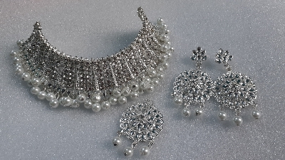 Picture of Beautiful Choker Necklace ,Traditional Fashion Wedding/Party Bridal Choker Necklace Earrings & Tikli. Jewellery Set For Women.