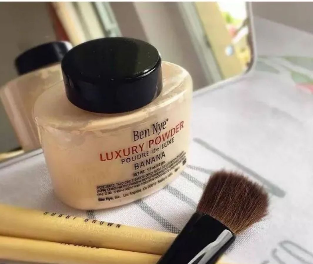 Picture of Banana white Luxury Loose powder for Makeup -42gm