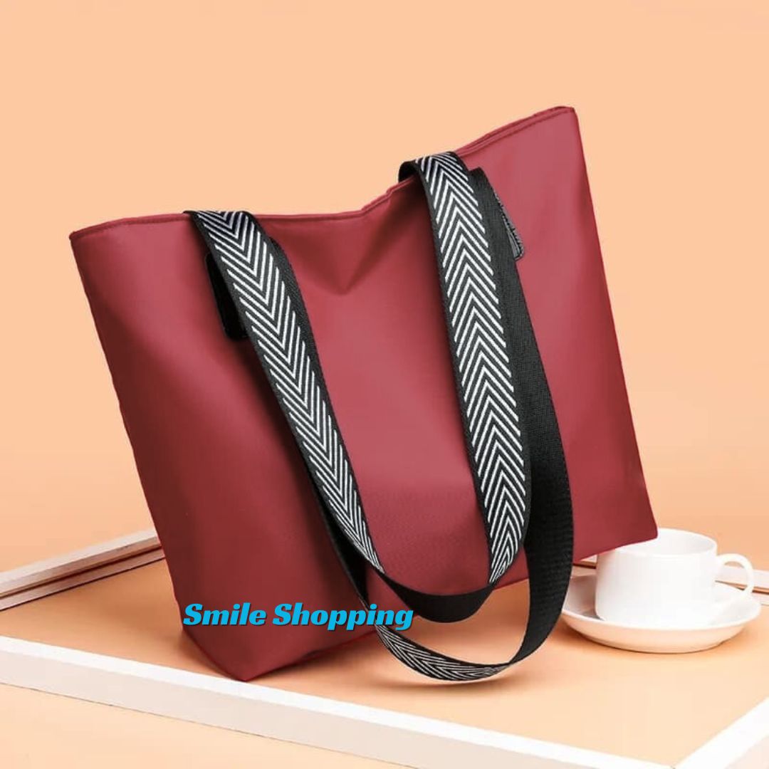 Picture of Fashionable Shoulder Bags For Women. Premium Quality Women Fashion Shoulder Bag