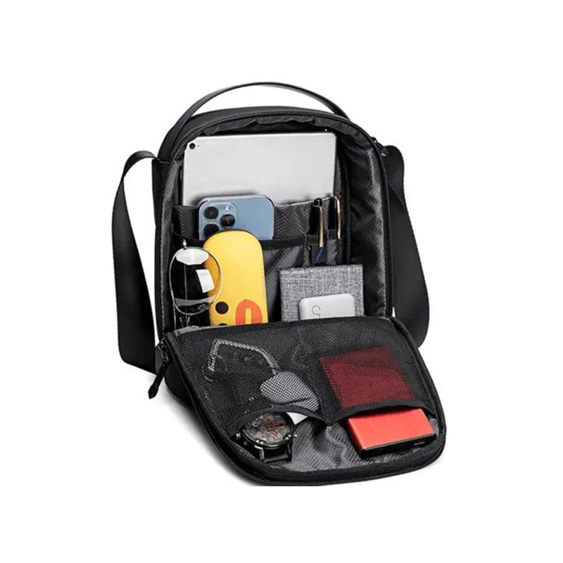 Picture of Arctic Hunter K00579 cross body sling bag