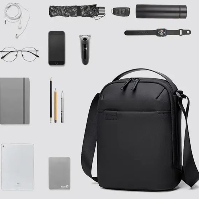 Picture of Arctic Hunter K00579 cross body sling bag