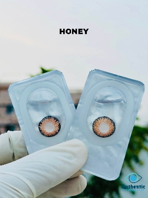 Picture of Freshlook contact lens Honey color