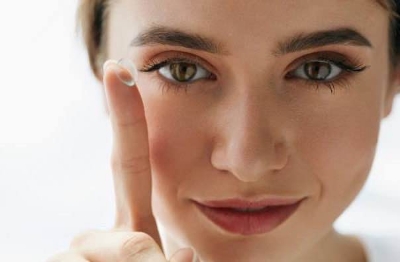 Picture of Brilliant blue freshlook contact lens full set